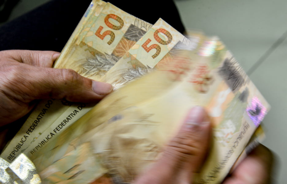 Arrecadação de tributos federais registra R$ 159,0 bilhões em fevereiro, uma alta de 1,3% em relação a fevereiro do ano passado.