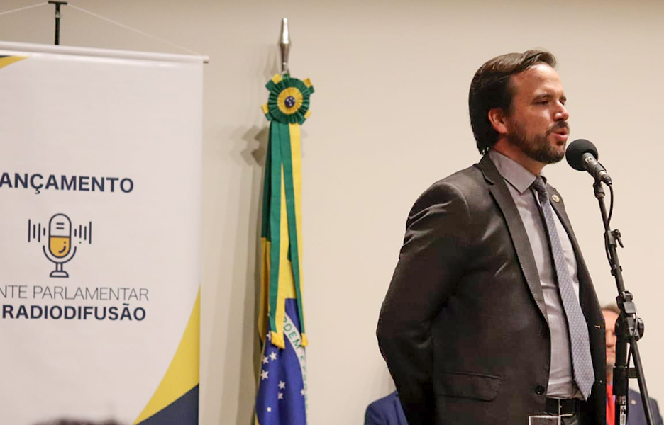 mas é uma agência que já está experimentada há 25 anos do setor independente do governo Anatel faz o seu papel, porque os seus técnicos foram bem formados e trabalham para a população do Brasil, por exemplo.