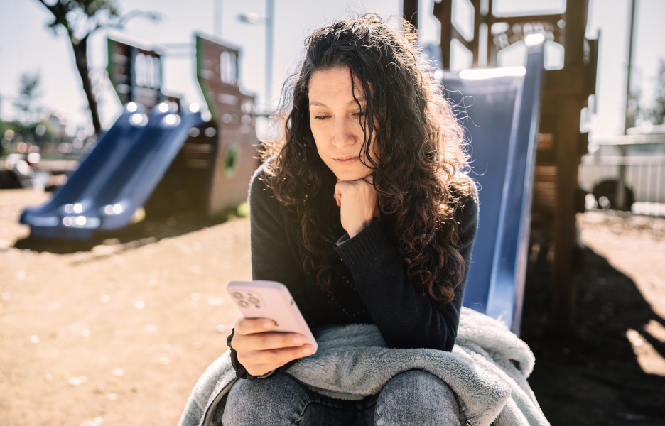 Ritmo de adoção de internet móvel por mulheres desacelera pelo segundo ano seguido, diz GSMA